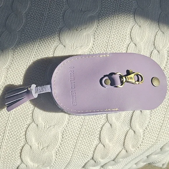 Portland Leather Nimbus pouch NWOT lavender 💜 - Picture 3 of 3